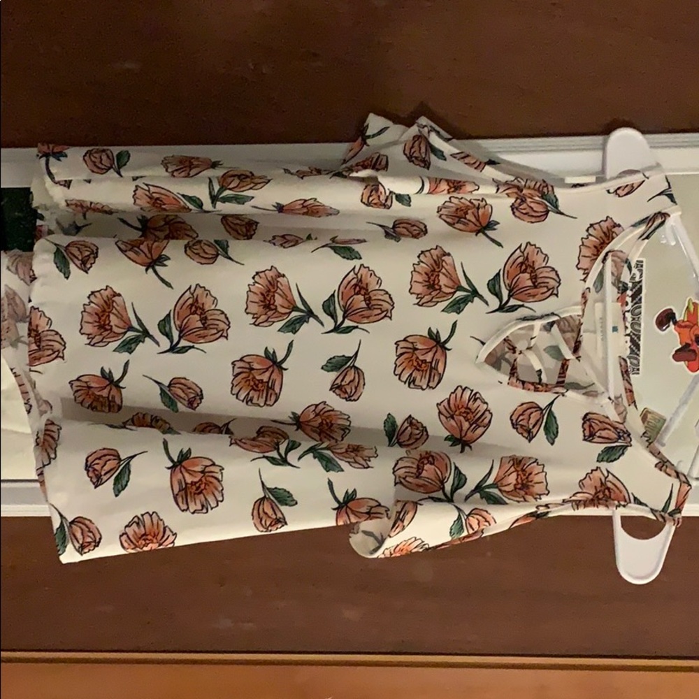 open shoulder shirt